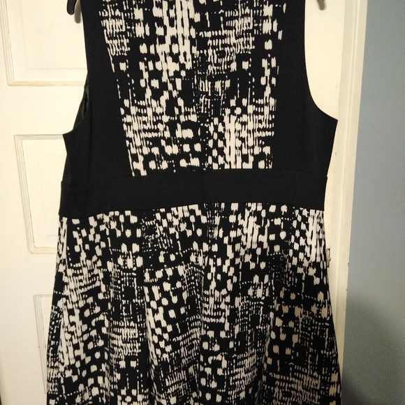 Ellen Tracy Dress - Picture 2 of 5